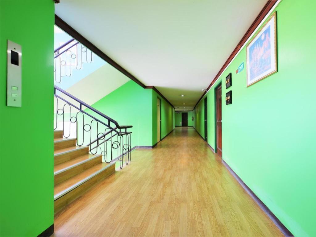 Oyo 565 Trang Hotel Εξωτερικό φωτογραφία