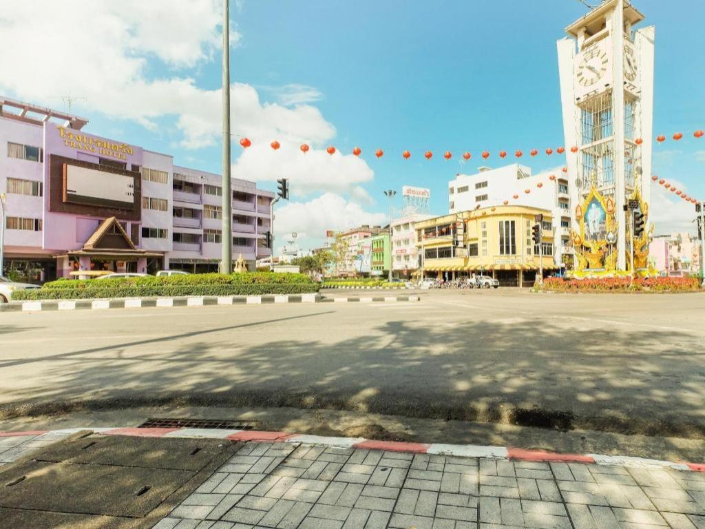 Oyo 565 Trang Hotel Εξωτερικό φωτογραφία