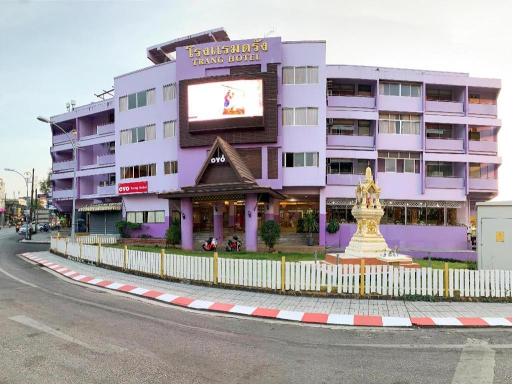 Oyo 565 Trang Hotel Εξωτερικό φωτογραφία