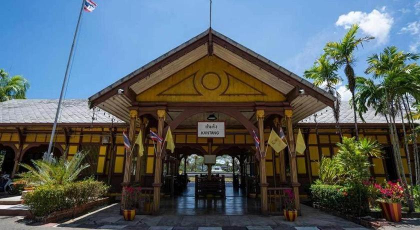 Oyo 565 Trang Hotel Εξωτερικό φωτογραφία