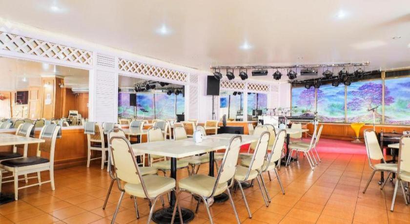 Oyo 565 Trang Hotel Εξωτερικό φωτογραφία