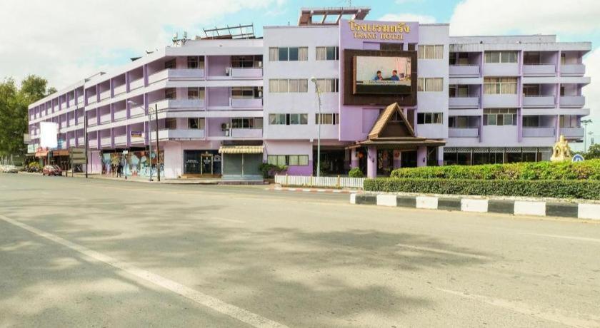Oyo 565 Trang Hotel Εξωτερικό φωτογραφία